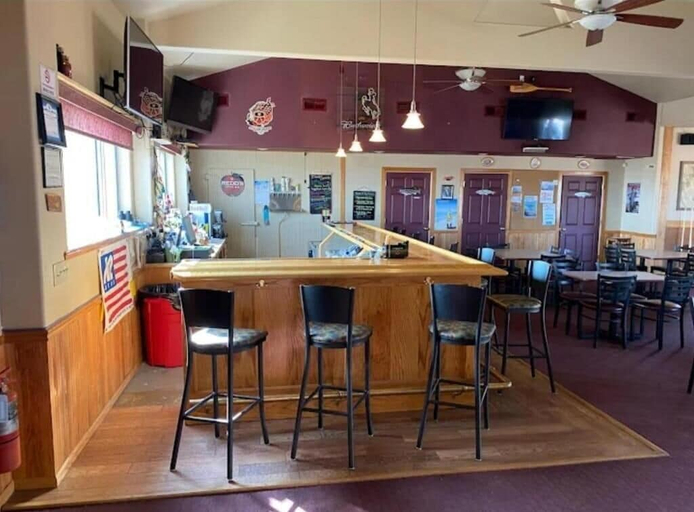 Bar (on property), Lake Stop Resort, Johnson