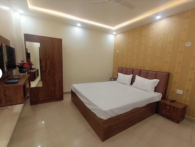 Room 5, Hotel Ramaland, Faizabad