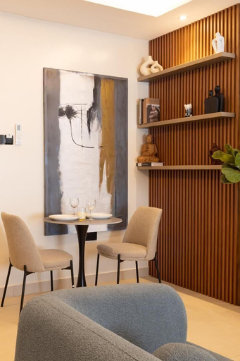 In-room dining, Belfast studio-Blue Waters Property., Accra