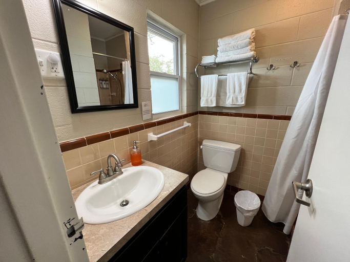 Bathroom 3, Painted Sky Inn, Burnet
