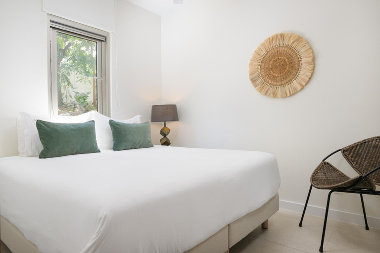 Room 2, La Mer Villa South Oceanfront Luxury on Sapodilla Bay