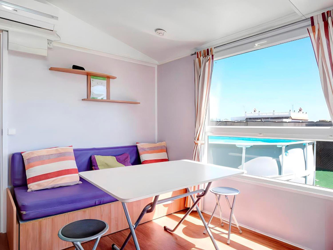 2, Bungalow cerca de la playa con piscina, jardin y wifi, Cádiz
