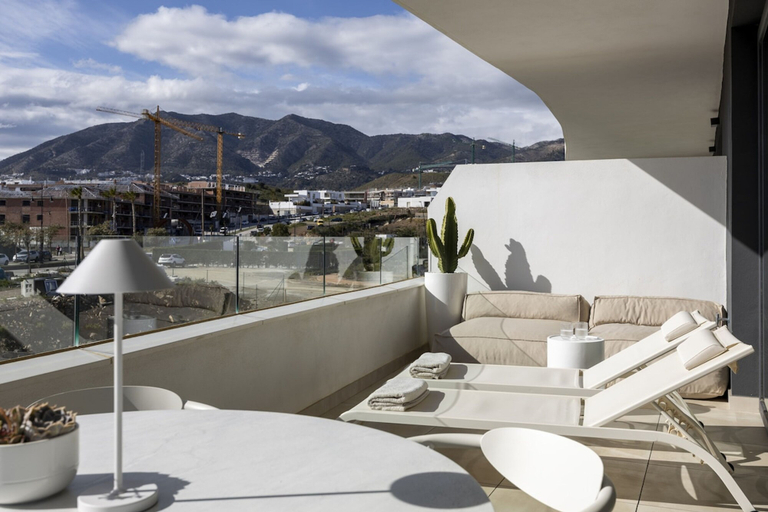 Room 5, Stylish Luxury Suite With Terrace in Higueron, Málaga