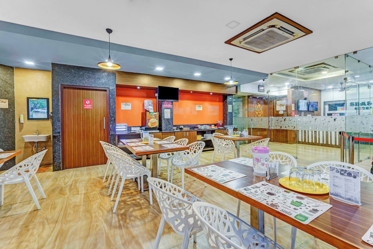 Restaurant 2, Season 4 Residences Near US consulate, Chennai