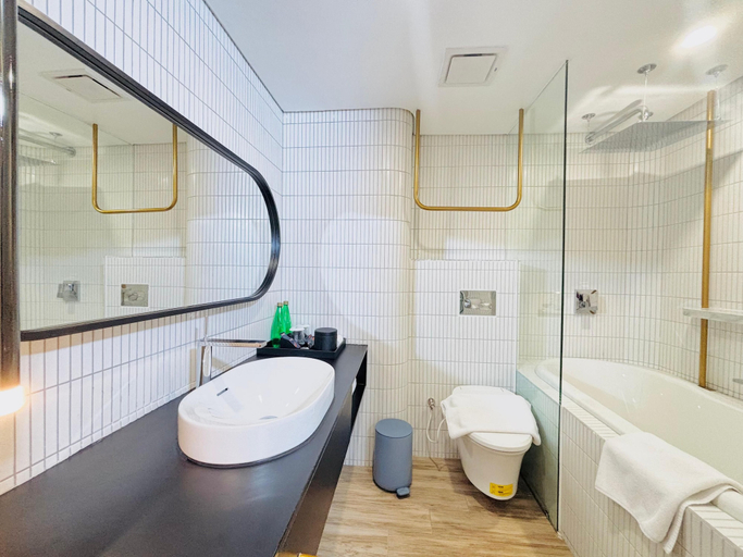 Bathroom 5, EXCOTEL Design Hotel Surabaya, Surabaya