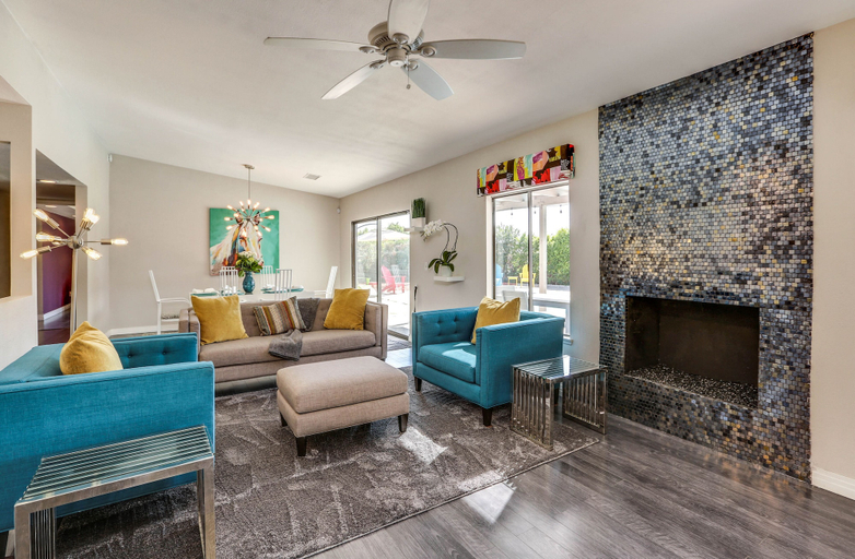 Primary image, Poolside Living, Riverside