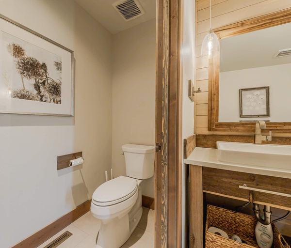 Bathroom 3, Cottage on the 10th Tee Beautiful Stay for 7 w/ Hot Tub & Fire Pit, Lincoln
