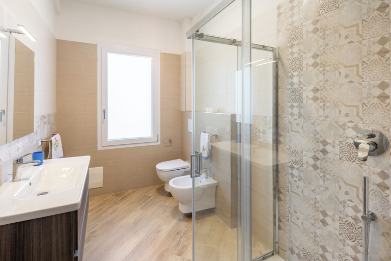 Bathroom 3, I 2 Pini Room&Breakfast, Ferrara