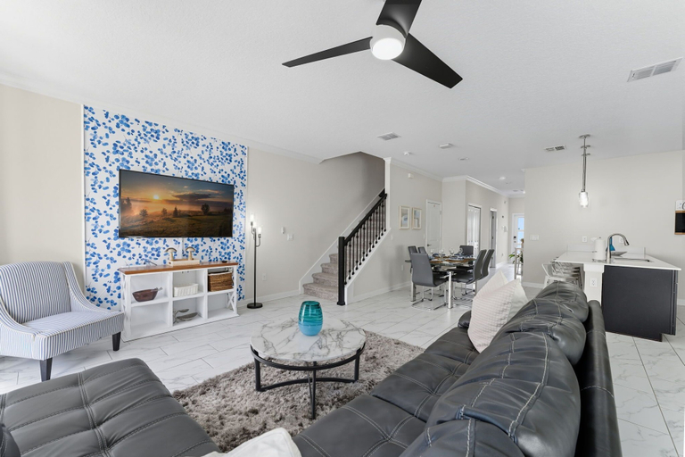Room 1, Modern 5BR Retreat, Pool, Water Park & More, Osceola