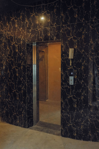 Elevator 4, Love in the Atlantis Hotel, Cầu Giấy
