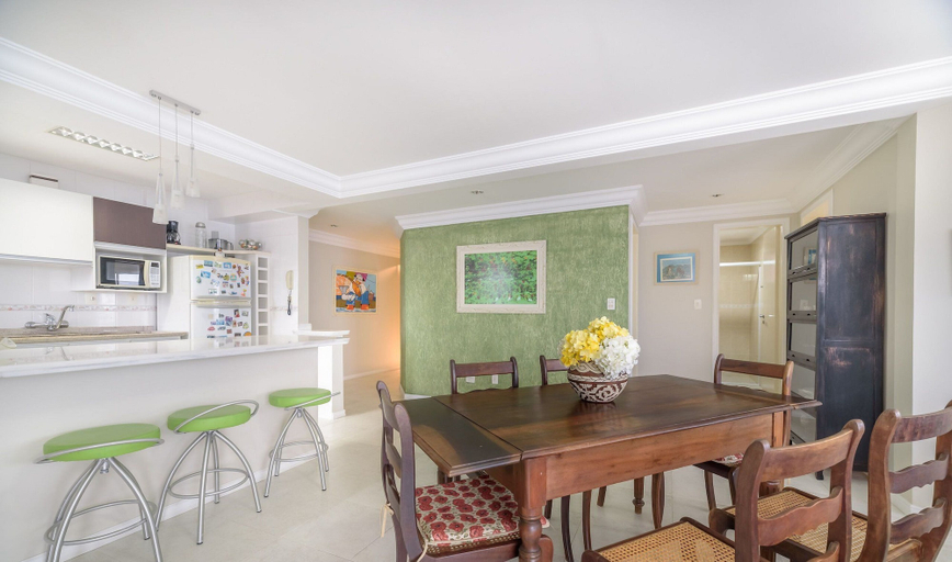 Dining 2, 2BR Seafront apt W/garage in BC Nvi501, Balneário Arroio do Silva