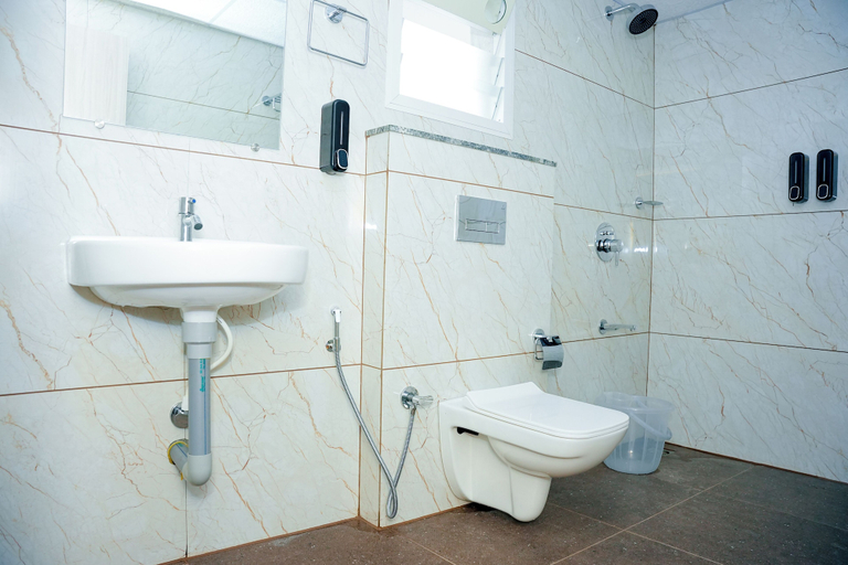 Bathroom 2, Global Inn & Suites, Dakshina Kannada