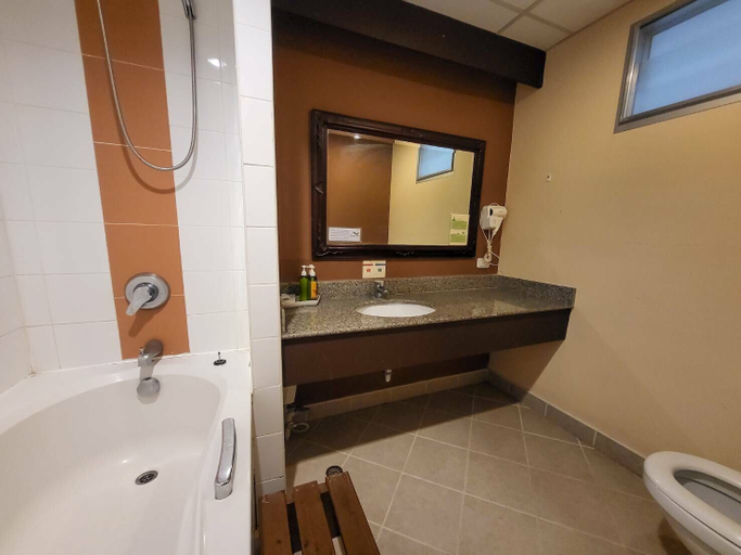 Bathroom 4, Piman Garden Hotel, Muang Khon Kaen