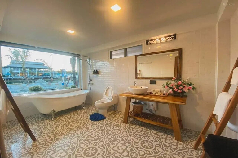 Bathroom 3, Buffalo Island Resort, Hang Dong