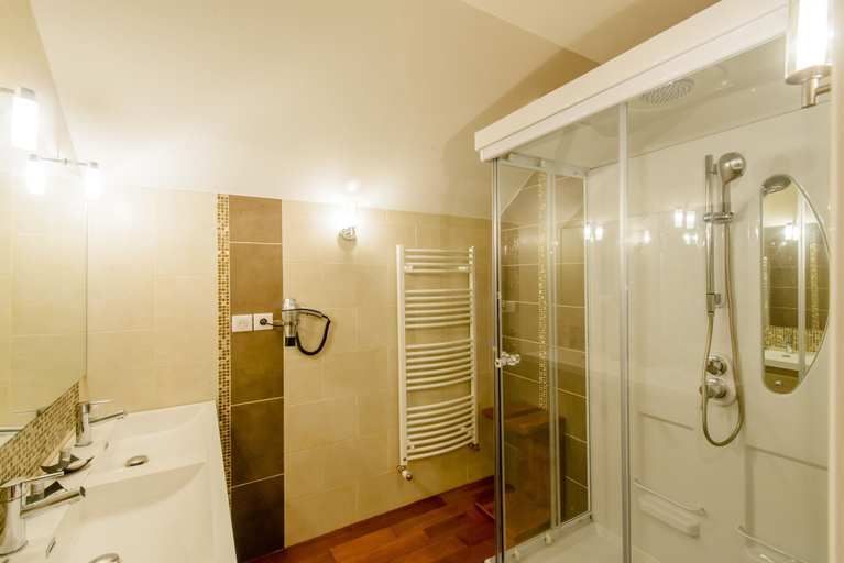 Bathroom 5, Les Lavandières de Fontaine, Aisne