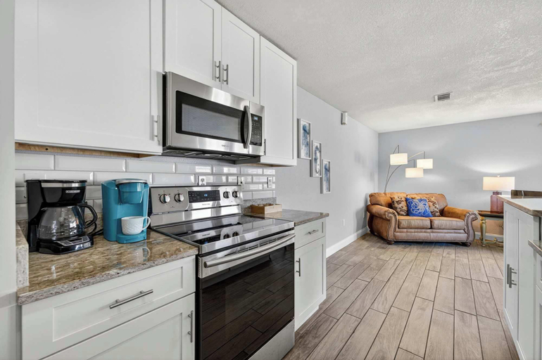 Private kitchen 3, Miramar Beach Oasis - 4ppl, Walton