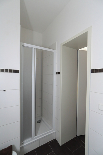 Bathroom 5, BEWOS Gästehaus, Börde