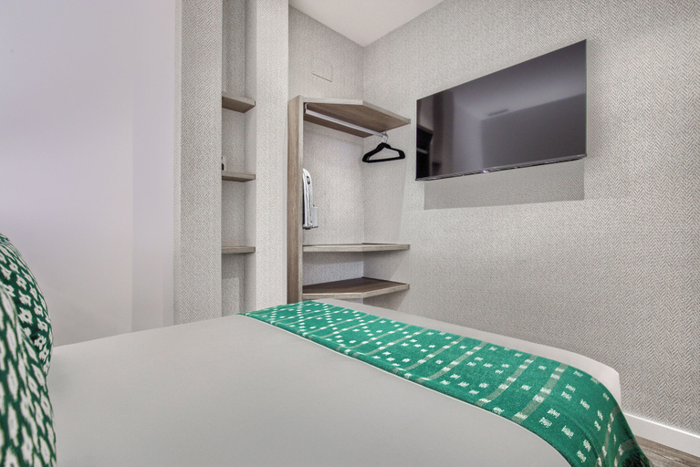 Room 5, Dobo Madrid Galileo, Madrid
