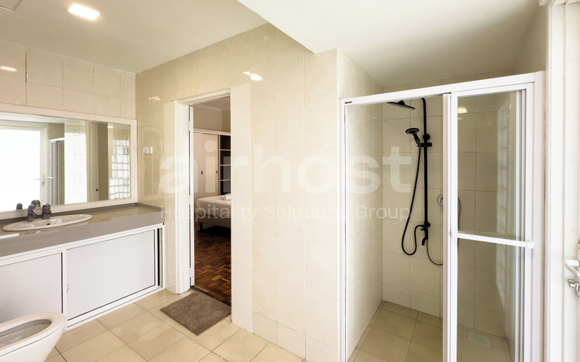 Bathroom 4, Damansara Heights Luxury Villa with Pool, Kuala Lumpur