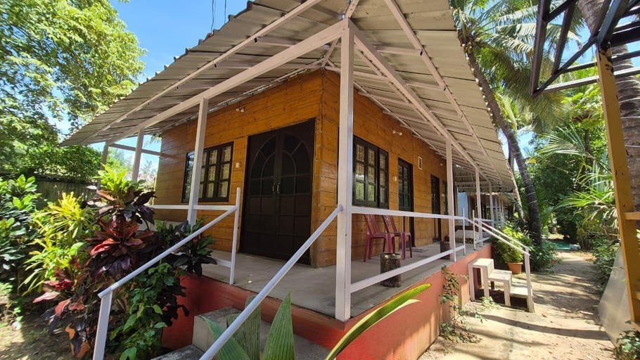 Room 2, Furtados Beach Cottages, South Goa