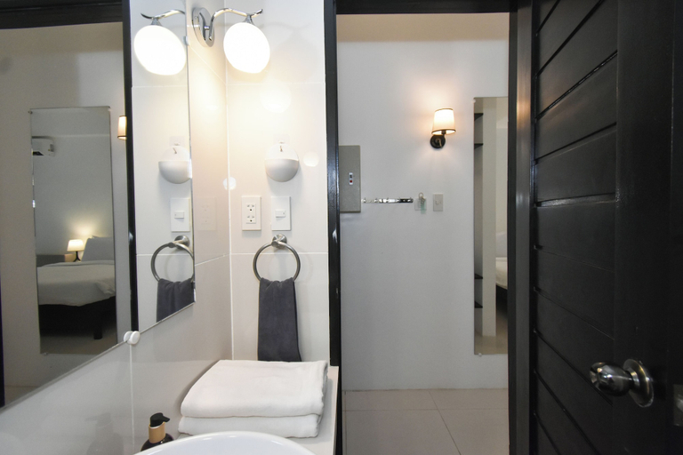 Bathroom 3, BonBob Inn, El Nido