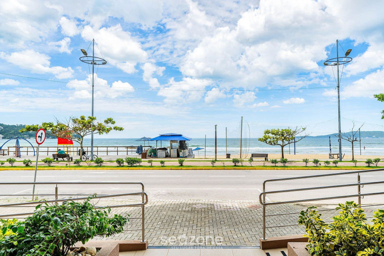 Beach 2, 3BR Beachfront apt w/ BBQ Rsl0502, Itapema