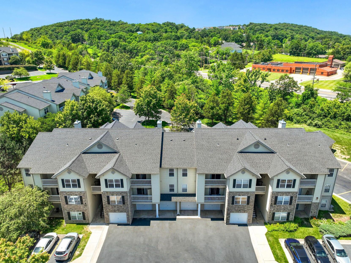 Aerial view 2, Landing Apartments - Eureka, Saint Louis