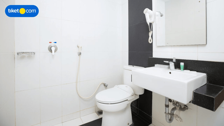 Bathroom 5, Grand Palace Hotel, Makassar