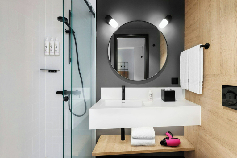 Bathroom 4, Moxy Alfragide Lisboa, Amadora