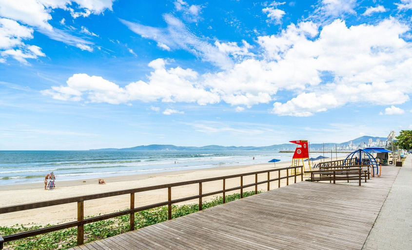 Beach 4, 3BR Beachfront apt w/ BBQ Rsl0502, Itapema