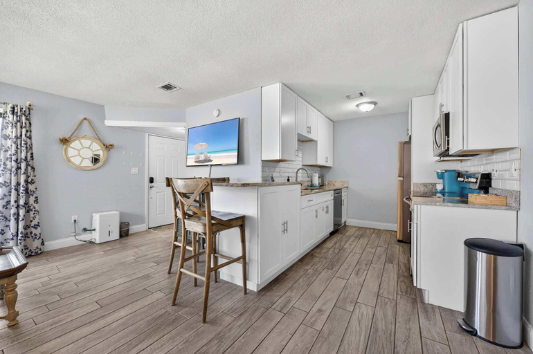 Private kitchen 2, Miramar Beach Oasis - 4ppl, Walton