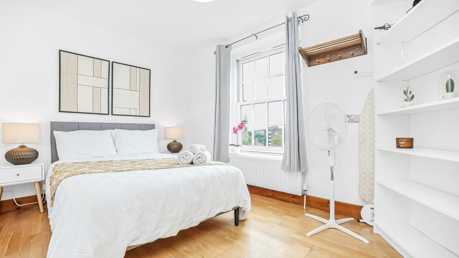 Others 3, Exclusive 2 Bedroom Flat near Vauxhall Station!, London
