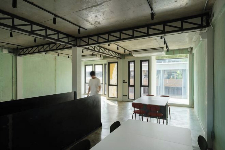 Bedroom 3, Stupid Stay, Khlong San