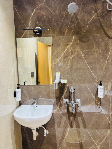 Bathroom 3, Shreshtam Apart Hotel Kondapur, Hyderabad