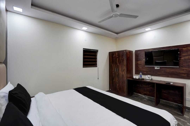 Room 3, hotel sunrise, Gautam Buddha Nagar