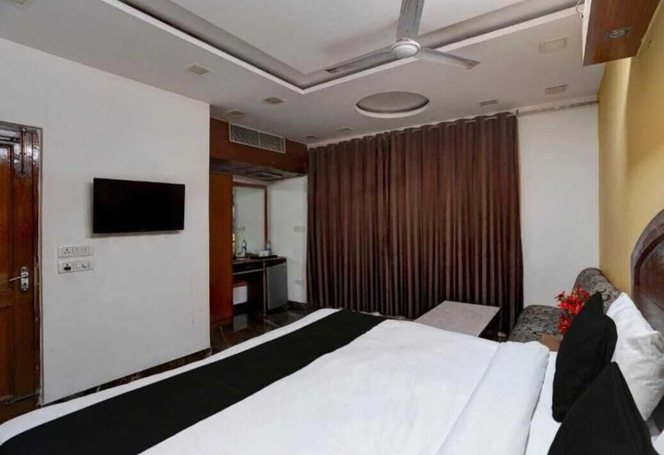 Room 4, hotel sunrise, Gautam Buddha Nagar
