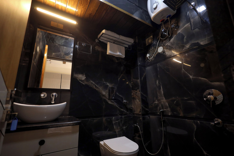 Bathroom 2, Narayana Homes, Mathura