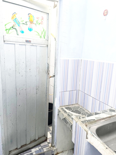 Bathroom 3, ZELLA KOST & HOMESTAY, West Manggarai