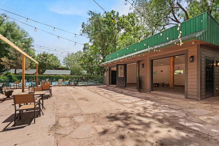 Outdoor wedding area, Timber Lodge Cabin 21, El Paso