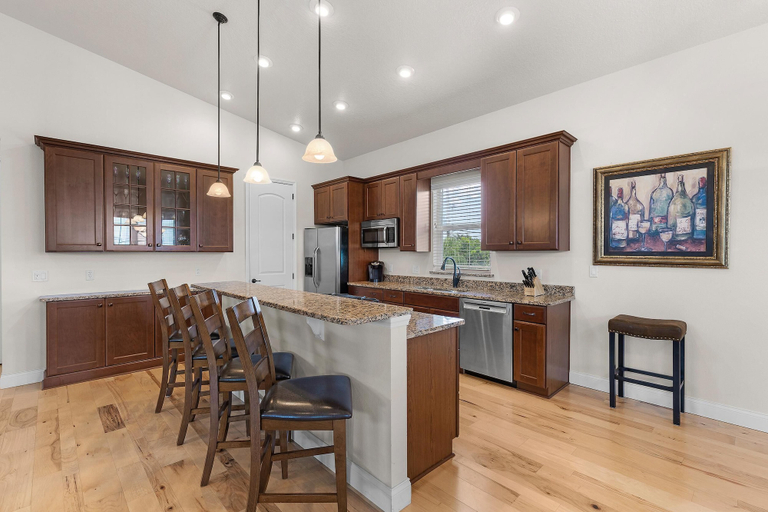 Private kitchen 4, Close Enough, Volusia