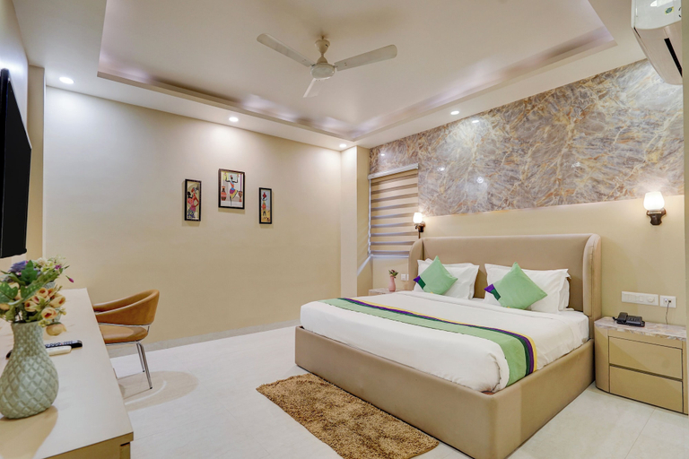 Room 5, Hotel Mr. J, Gurgaon