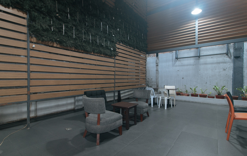 Others 5, Metro Deluxe Residences near World Trade Center, Pasay City