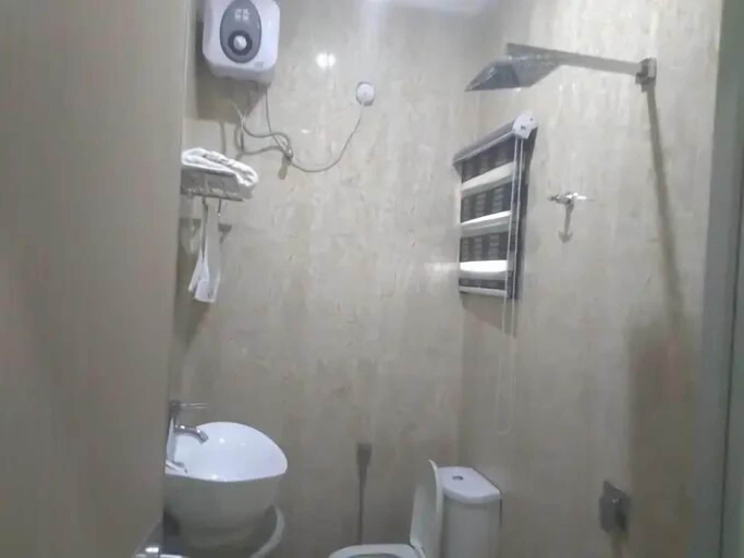Bathroom 3, Mozida Suites, Ungogo