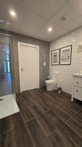 Bathroom amenities, Legacy Modern Suits, Valencia