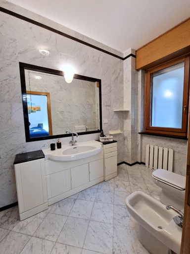 Bathroom 4, iris b&b, Verona