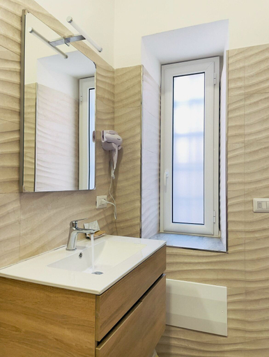 Bathroom 5, Nerisa home, Napoli