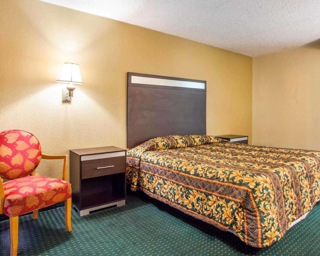 Bedroom 3, Rodeway Inn Mount Laurel Area, Burlington