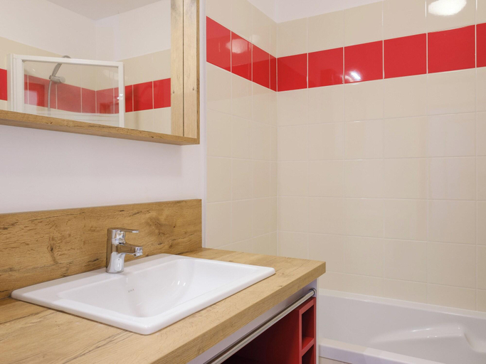 Bathroom 4, Skissim Select Residence Les Lys, Savoie