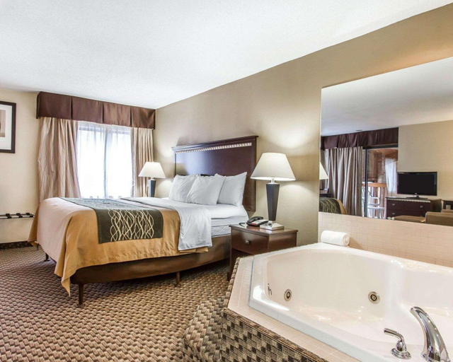 Bedroom 2, Quality Inn Macomb, McDonough