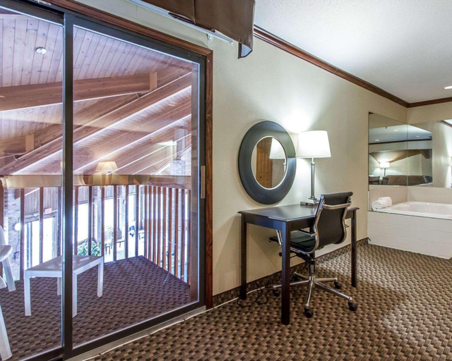 Bedroom 3, Quality Inn Macomb, McDonough